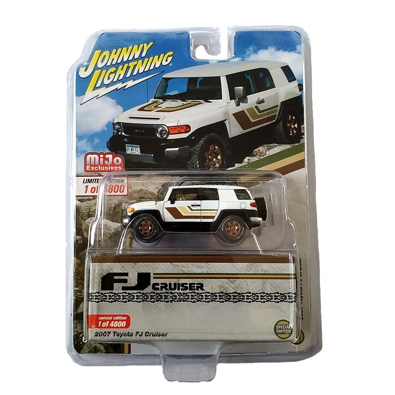 EXCLUSIVES Johnny Lightning 2007 Toyota FJ Cruiser