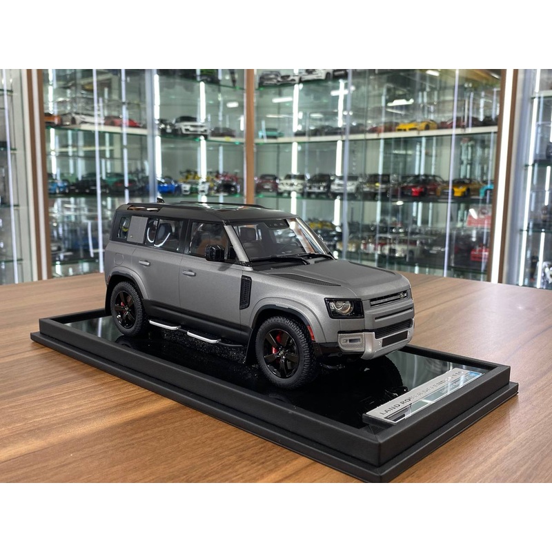 1/18 Resin MotorHelix Land Rover Defender 110 Matt Grey  Limited 50 pcs