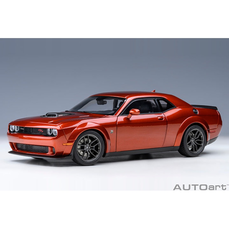 AUTOart 2022 Dodge Challenger R/T Scat Pack Widebody Sinamon Stick 1:18