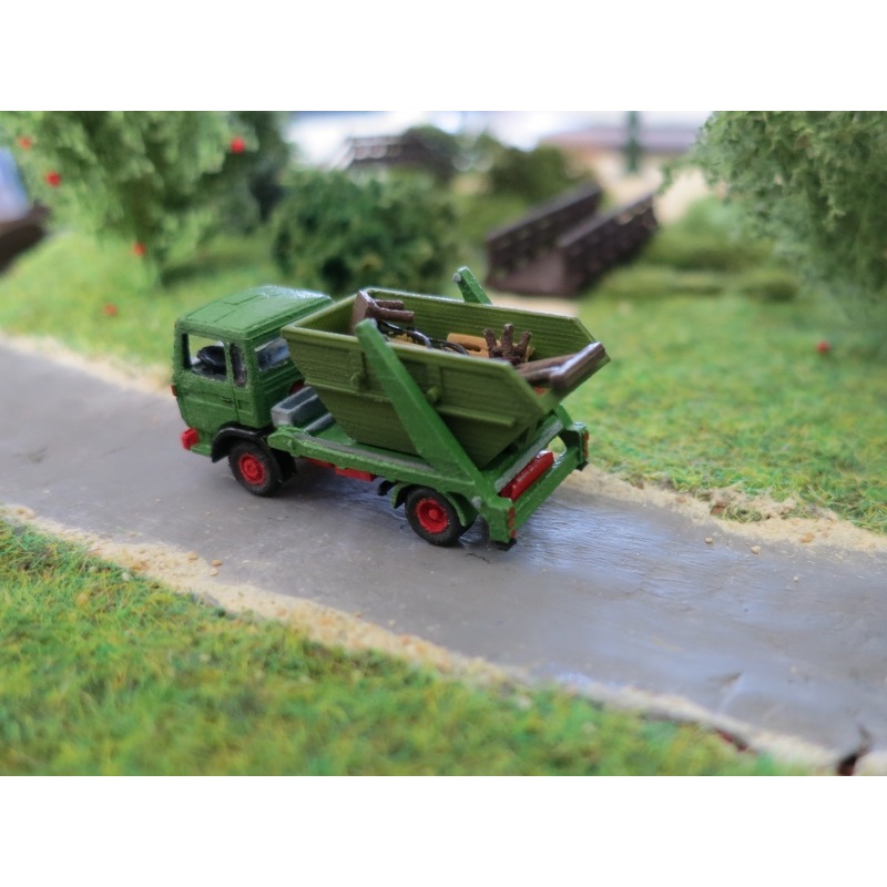 Club-of-Four Skip loader with portal container