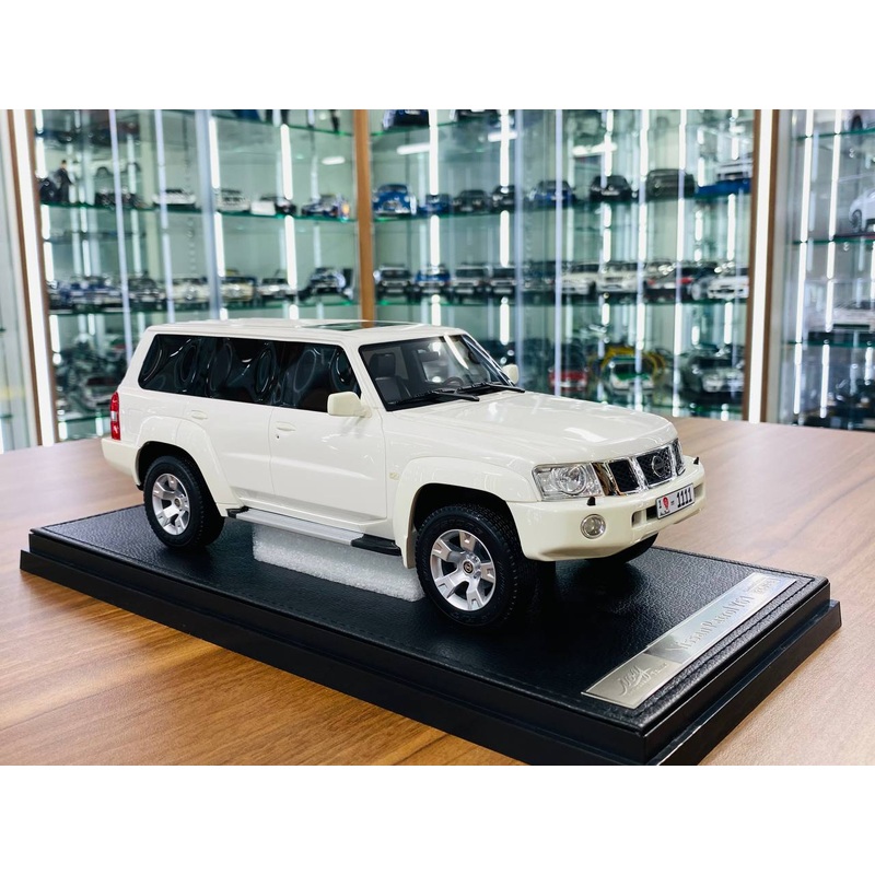 Ivy Model 1/18 Nissan Patrol Safari Y61  White, Limited Edition