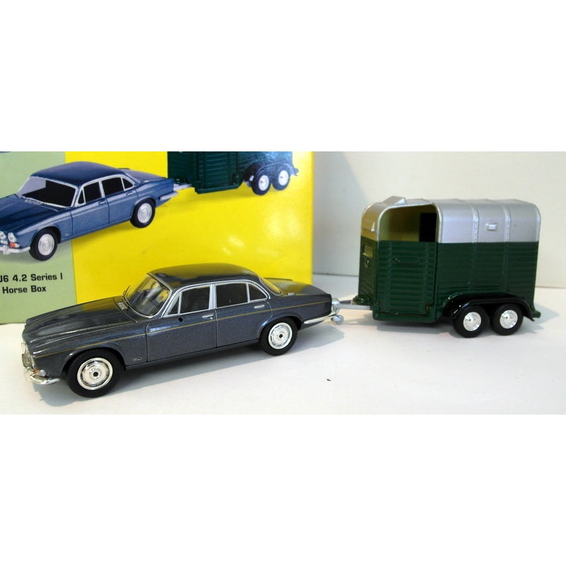 Vanguards 1/43 VA08602 Jaguar XJ6 4.2 S1 + Towing Horse Box