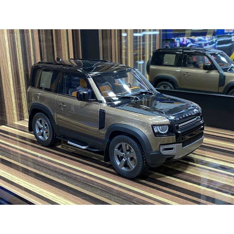 1/18 Diecast Land Rover Defender 90 Chrome Almost Real Scale Model Car