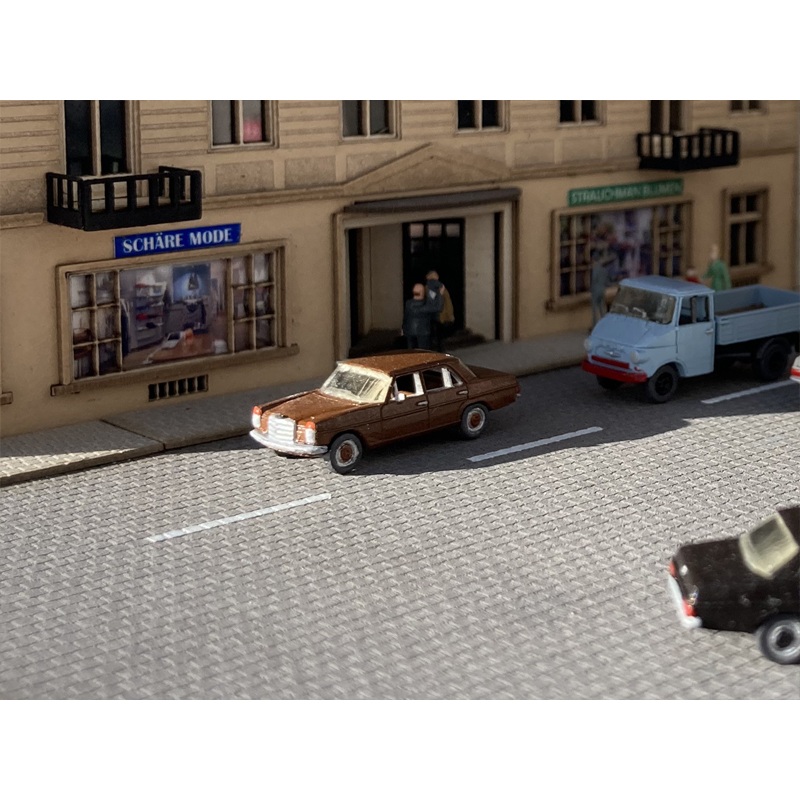 Finished model Mercedes-Benz 200 (W115) chestnut brown