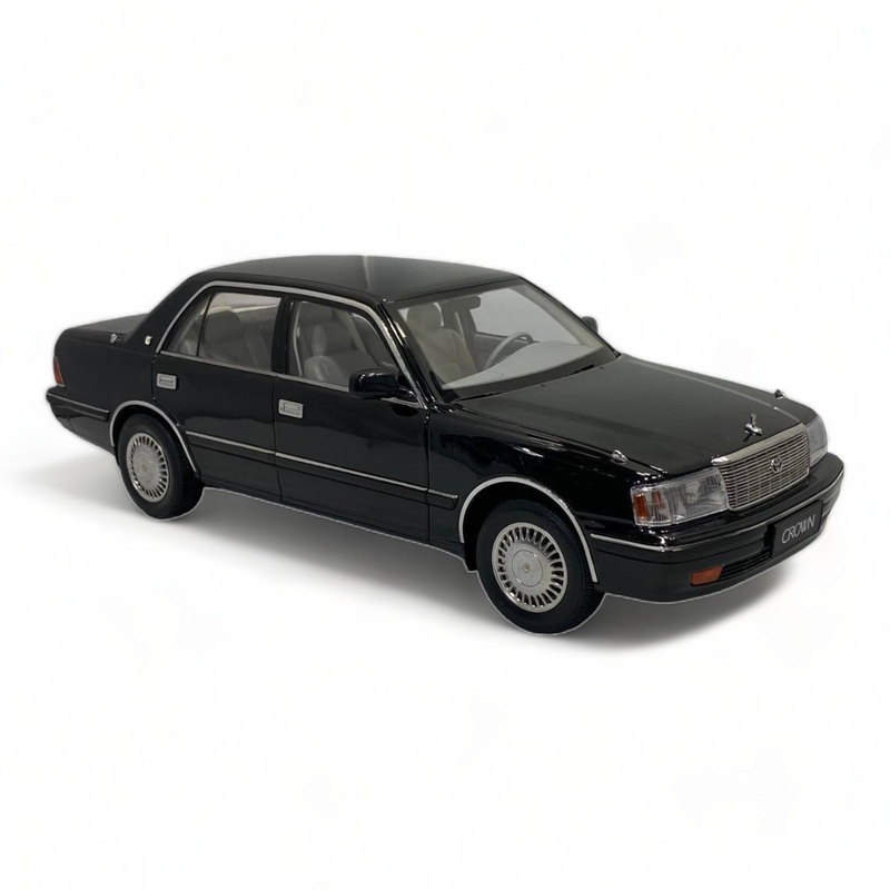 Toyota Crown Black 1/18 by KengFai  Model Car