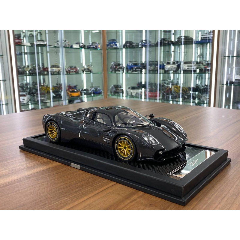 1/18 Resin Pagani Utopia in Carbon by VIP Models