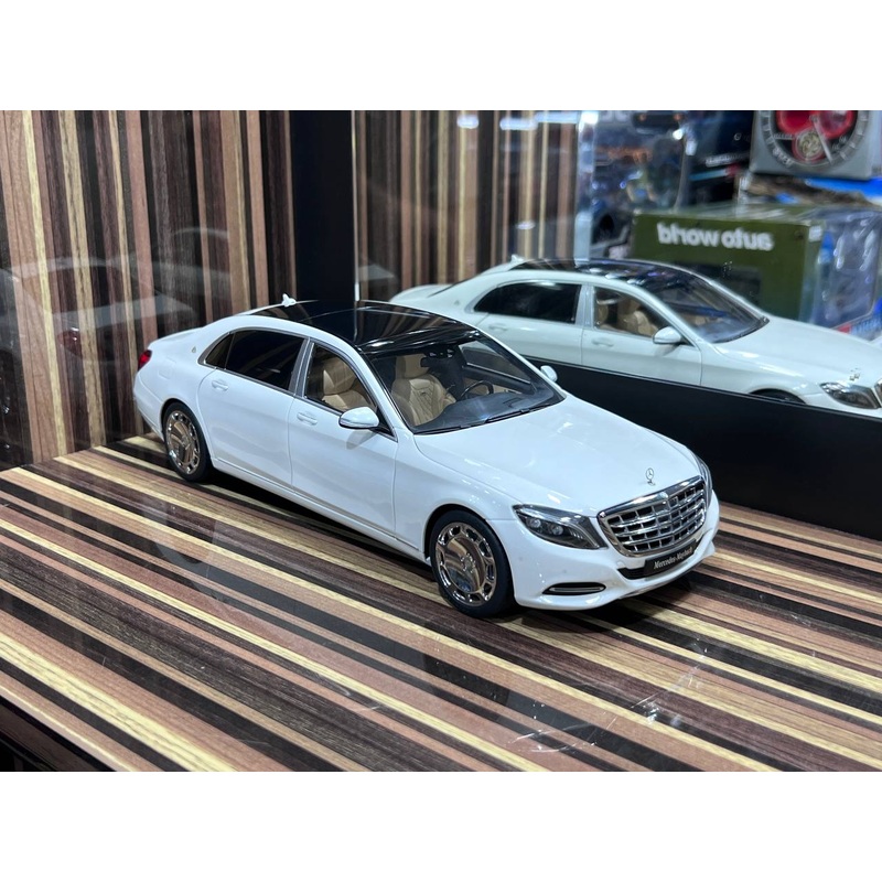1/18 Diecast Mercedes-Maybach S600 W222 White AutoArt Scale Model Car