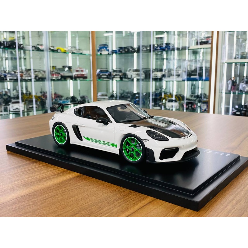 1/18 Resin Spark Model Porsche GT4 RS White with Green Rims