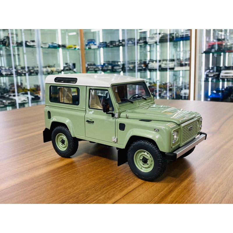 1/18 Diecast Land Rover Defender 90 Heritage Green Almost Real Scale Model Car