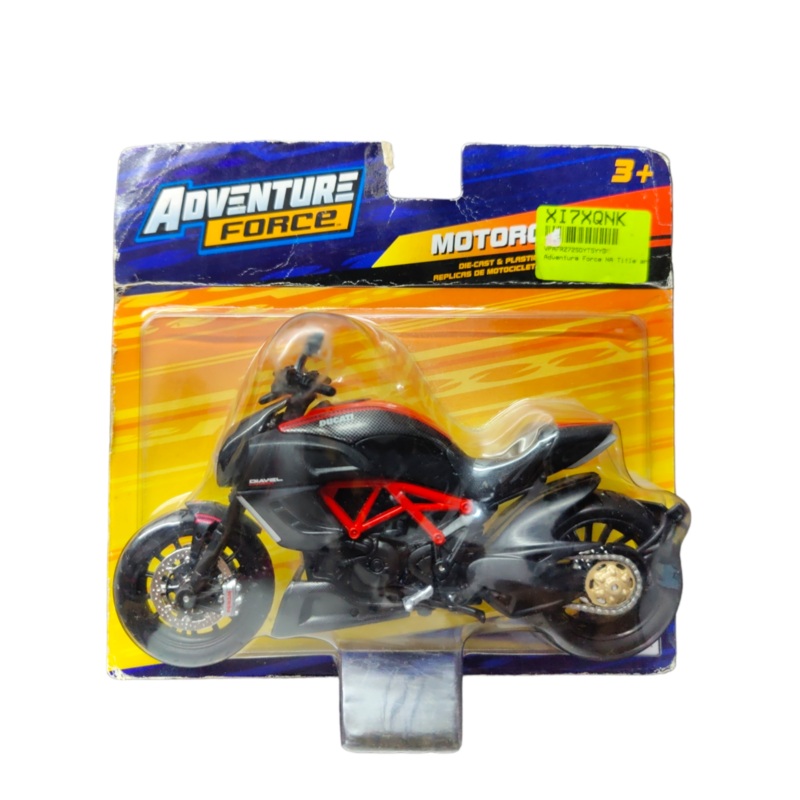 Ducati Diavel Carbon (1:18 Scale) Diecast Bike Model (Bike in Excellent Condition / Card Damage)
