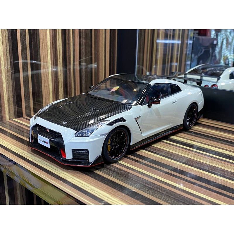 AutoArt Nissan GT-R R35 NISMO Special Edition [ 1/18 White ]