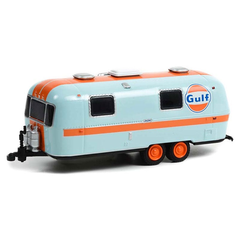 GREENLIGHT 1/64 Custom Gulf Oil - 1971 Airstream Double-Axle Land Yacht Safari Hitched Homes Series12