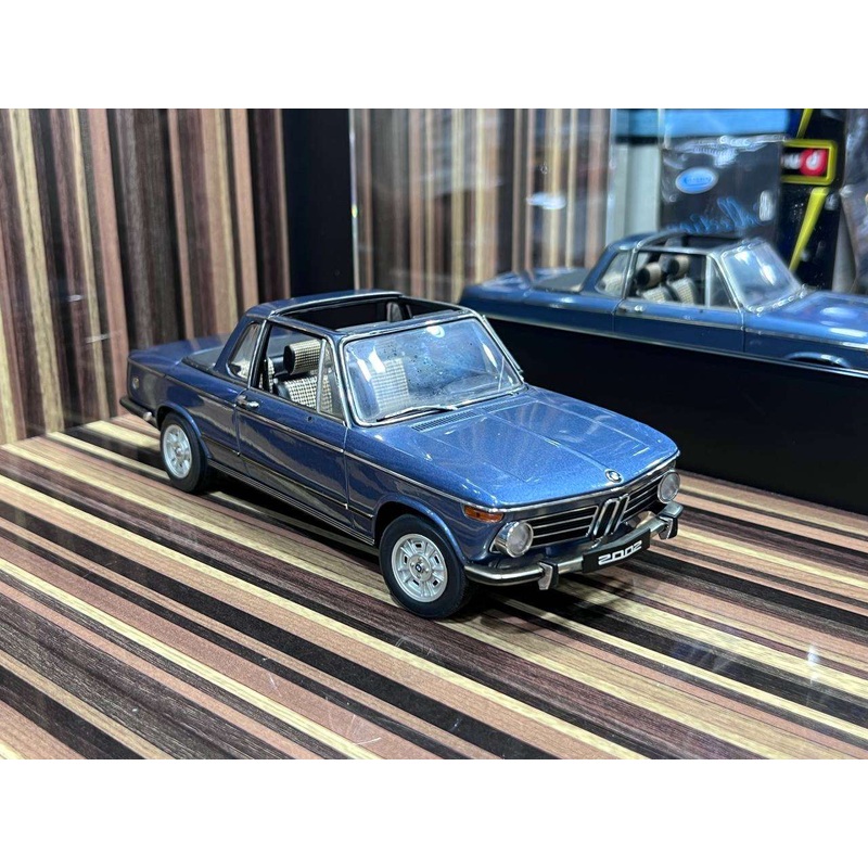 1/18 Diecast BMW 2002 Baur Cabrio Blue AUTOart Scale Model Car