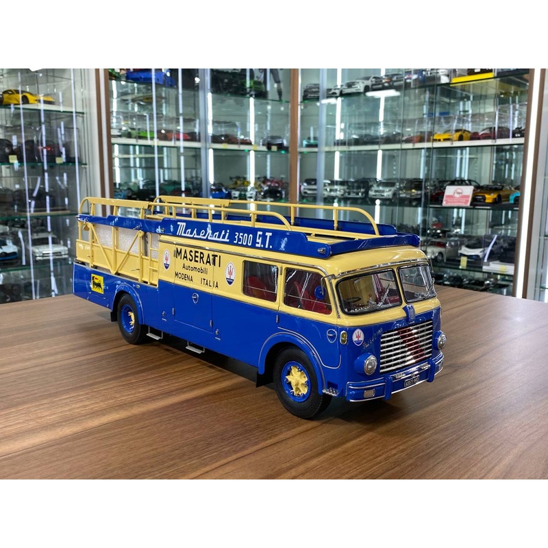 CMC Fiat 642 RN2 Bartoletti, 1957 Maserati Renntransporter [ 1/18 Diecast, Blue/ Yellow]