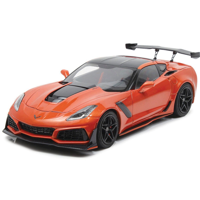 Ixo 2019 Chevy Corvette ZR1 Sebring Orange Tintcoat 1:18