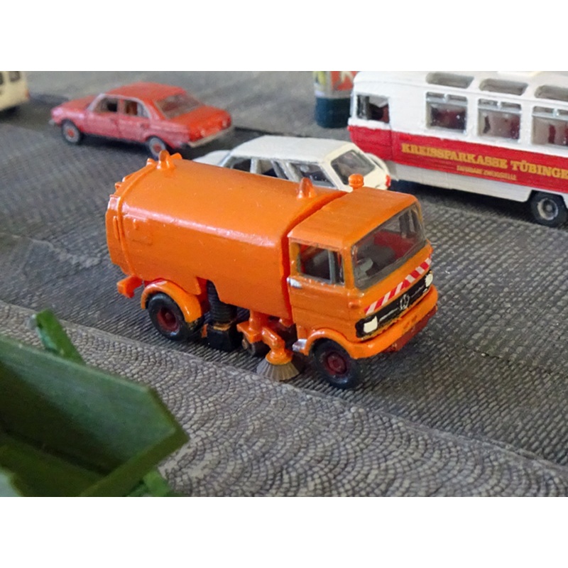 Mercedes-Benz LP 808 sweeper 
