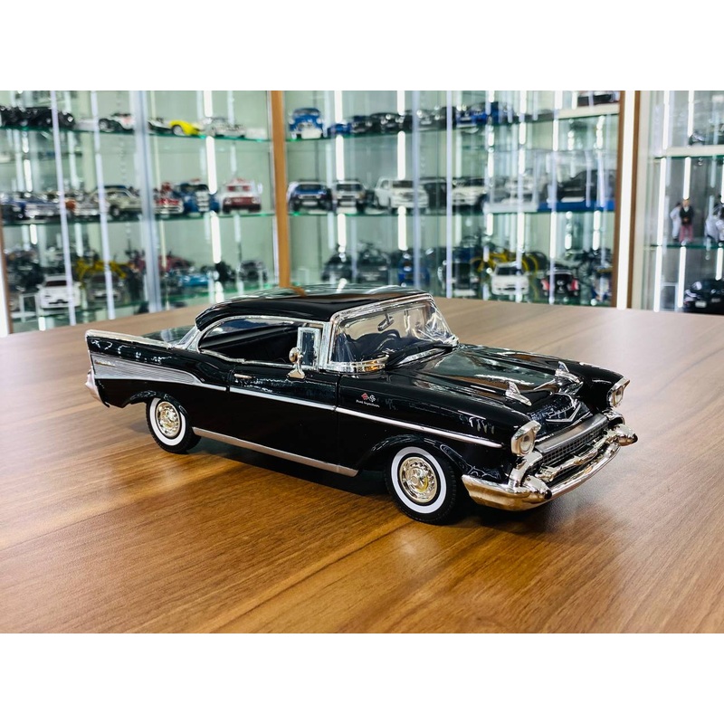 1/18 Diecast Full opening MotorMax Chevy bel air 1957 black