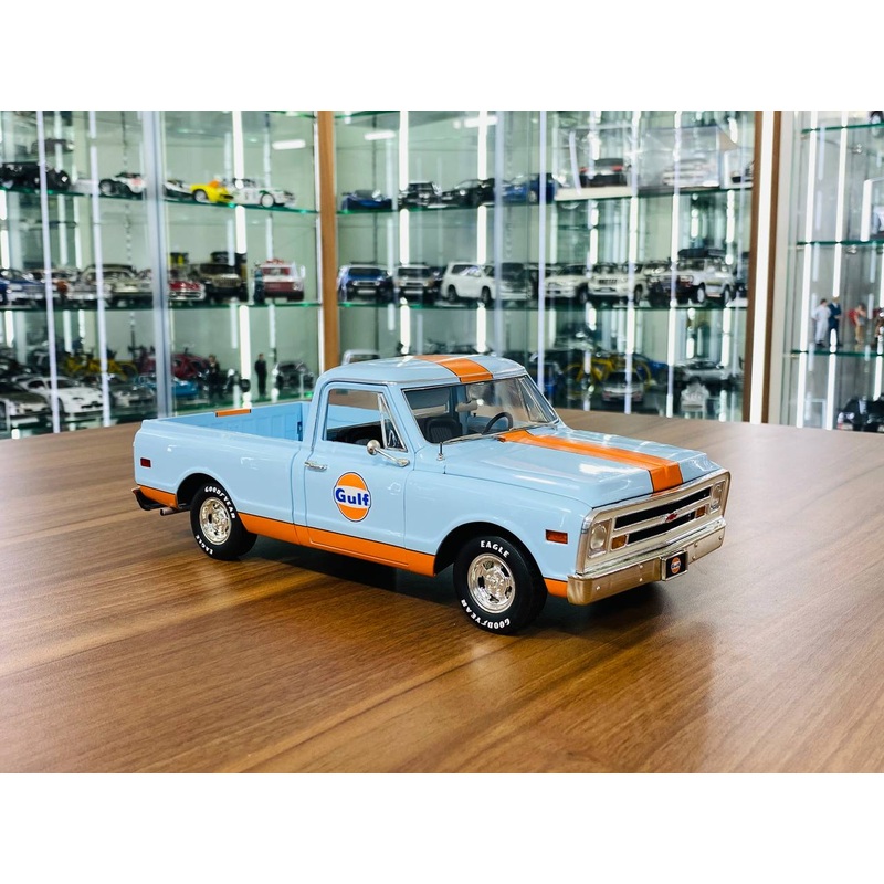 1/18 Diecast Model - ACME Chevrolet C-10 Gulf Racing 1968 in Gulf Colors, Full Opening