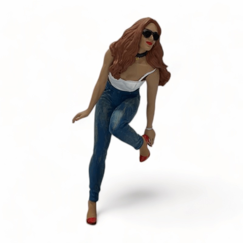 Scale Figure Girl in Red Shoes by SF 1/18 SF-118205