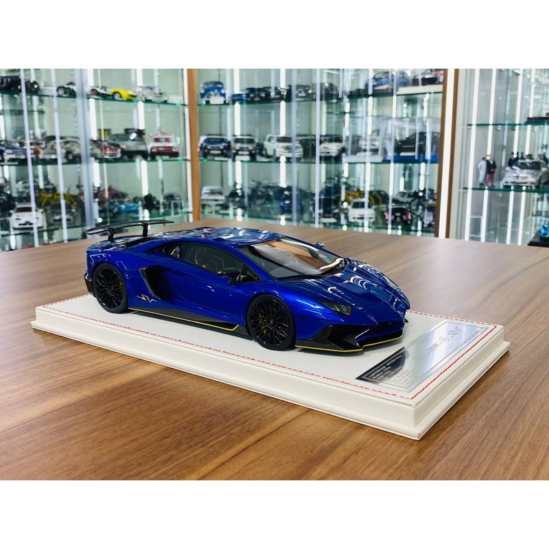 1/18 Davis & Giovanni Lamborghini Aventador LP 750-4 SV in a sleek blue