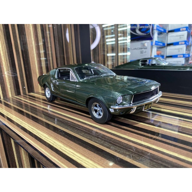 1/18 Diecast Ford Mustang Green Model Car by Green Light
