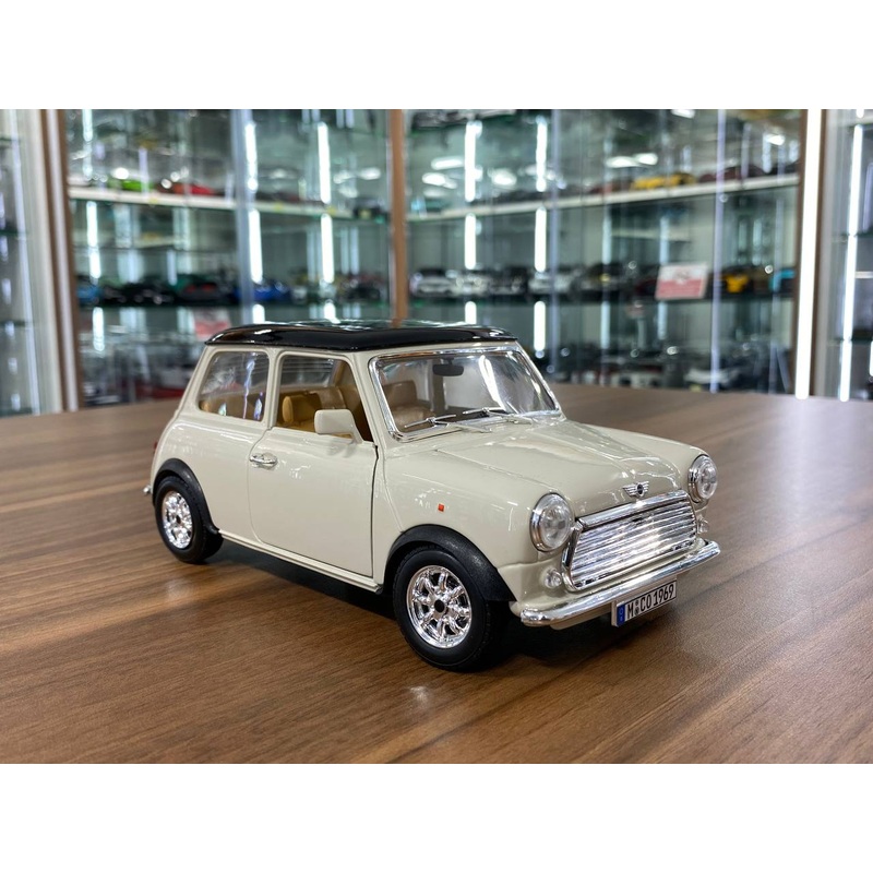 1/18 Diecast 1969 Mini Cooper Beige with Black Top Car Bburago Scale Model Car