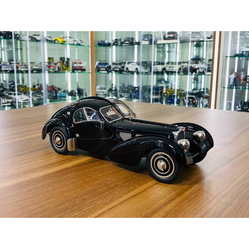 1/18 Diecast - CMC Bugatti Typ 57 SC Atlantic Coupe in Black, Limited Edition