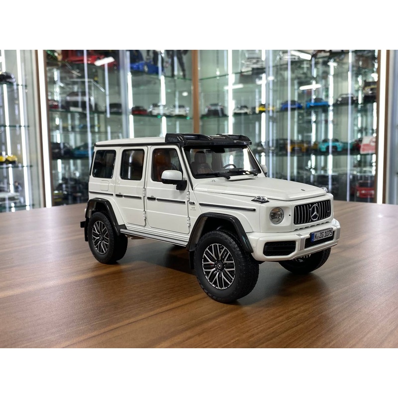 1/12 Diecast NZG Modelle GmbH Mercedes Benz AMG G 63 4x4 Pearl white |Full opening