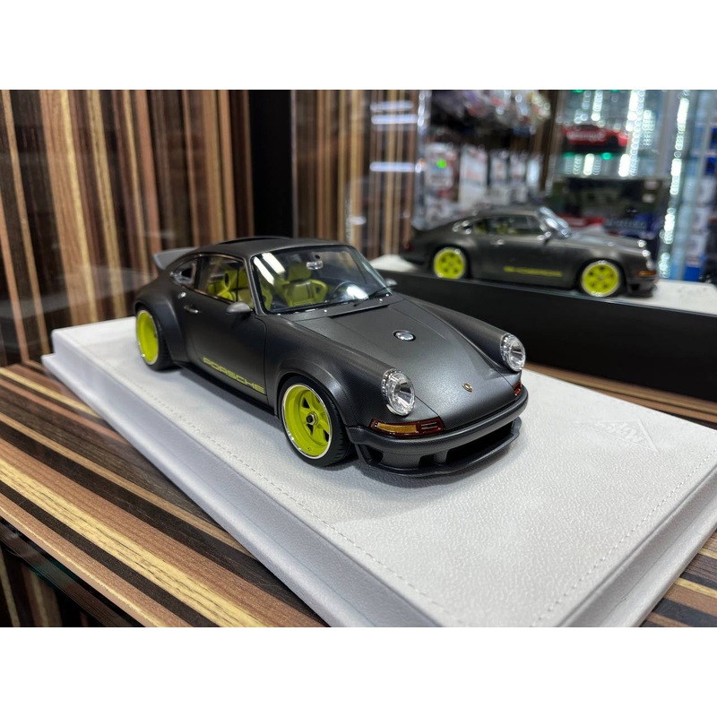Make Up Porsche Singer DLS 1/18 Resin Model - Carbon Fiber