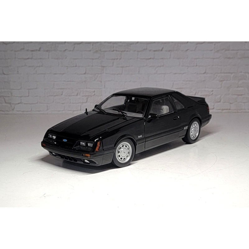 Welly 1986 Ford Mustang GT 5.0 Black 1:18