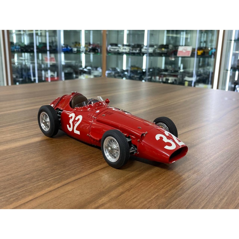 CMC Maserati 250 F GP Monaco, 1957 Sieger J.M Fangio, Start Nr. 32 [1/18 Red Diecast]