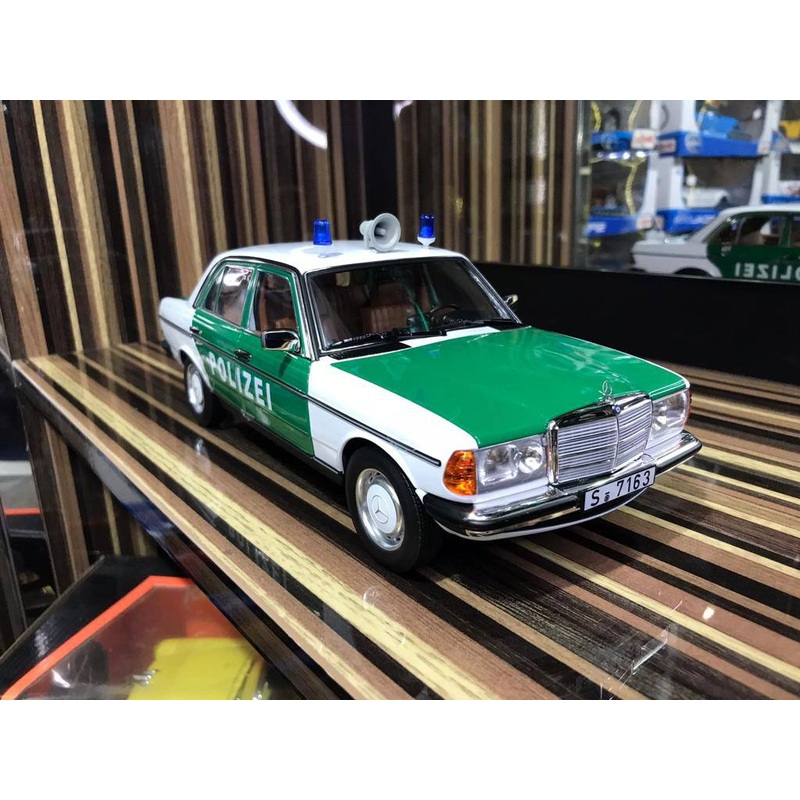 1/18 Diecast Mercedes-Benz 200 Polizei White & Green Norev Scale Model Car