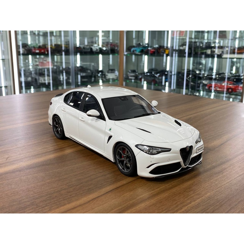 1/18 Resin Otto Mobile Alfa Romeo Giulia Quadrifoglio white Limited 2500 pcs