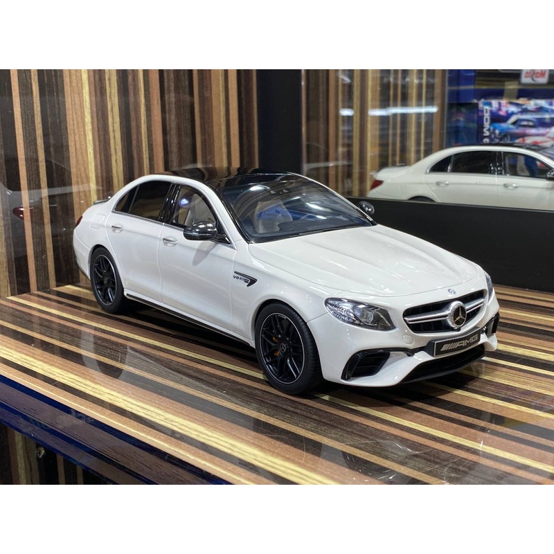 1/18 Diecast Mercedes-Benz AMG E63 S White GT Spirit Scale Model Car