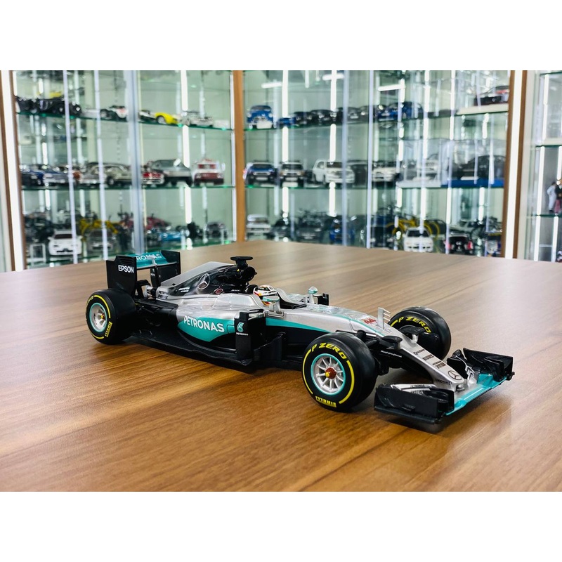1/18 Diecast Mercedes Petronas F1 WO7 Hybrid Lewis Hamilton #44 Formula 1 Bburago Scale Model Car