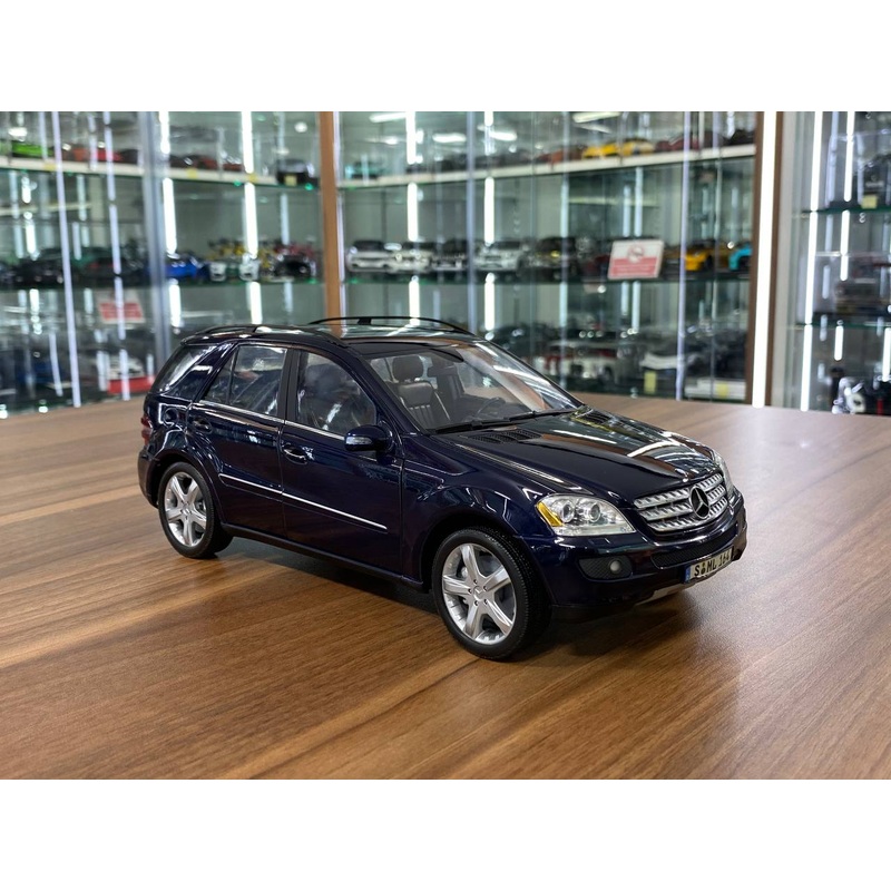 Minichamps Mercedes-Benz M-Class - Blue (1/18 Scale , Diecast)