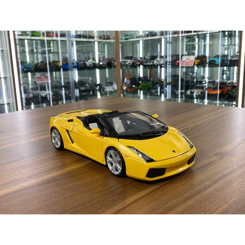 1/18 Diecast Lamborghini Gallardo Spyder Yellow Bburago Scale Model Car