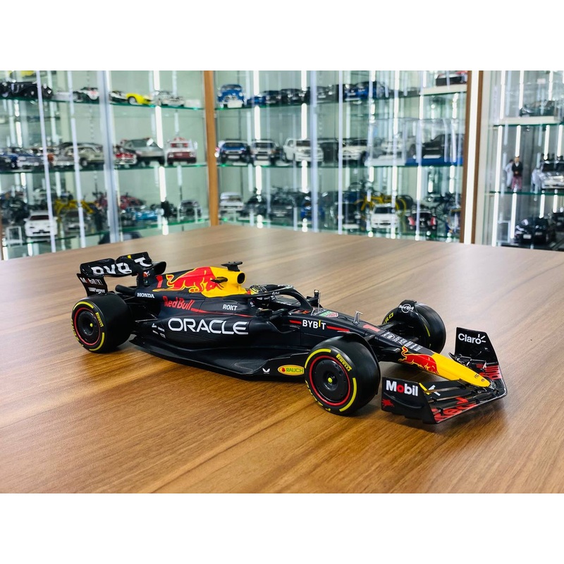 1/18 Diecast Bburago Oracle Red Bull Racing RB 19 M. Verstappen #1 Red Bull