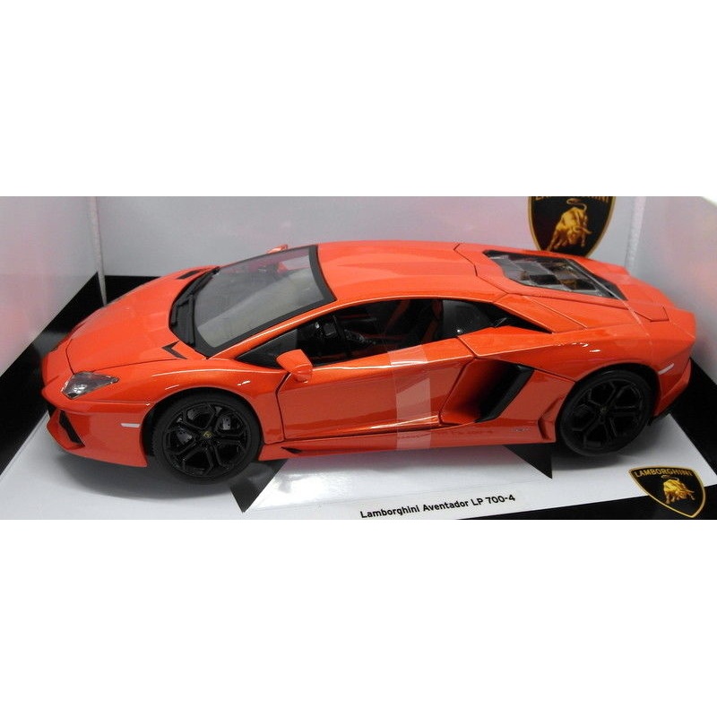 Burago 1/18 Scale Diecast - 18-11033 Lamborghini Aventador LP 700-4 Orange