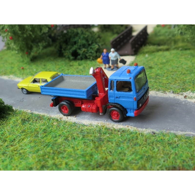  Club-of-Four Three-way side tipper truck crane