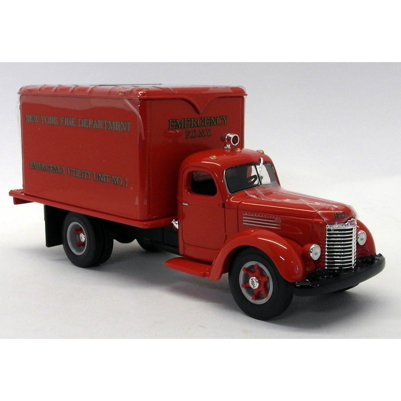 1st Gear 1/34 Scale - 19-2442 International KB-8 Dry Goods Van F.D.N.Y