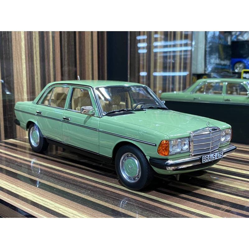 1/18 Diecast Mercedes-Benz 200 1982 Green Norev Scale Model Car