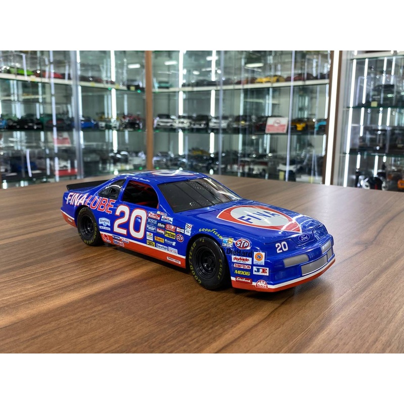 1/18 Diecast Ford Thunderbird Blue Ertl Collectibles Scale Model Car