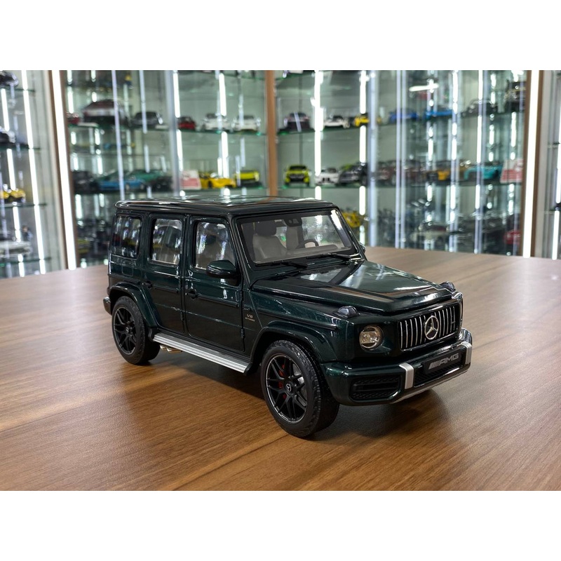 1/18 Diecast Full Opening  MINICHAMPS Mercedes-Benz G 63 (2018) Green Metallic  Limited Edition