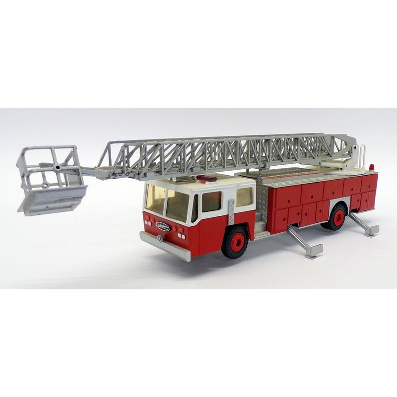 Conrad 1/50 Scale 5502 - E-One Fire Engine Truck Rescue Ladder