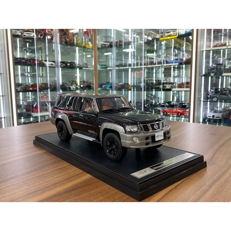 Ivy Model 1/18 Nissan Patrol Super Safari Y61  Black, Limited Edition