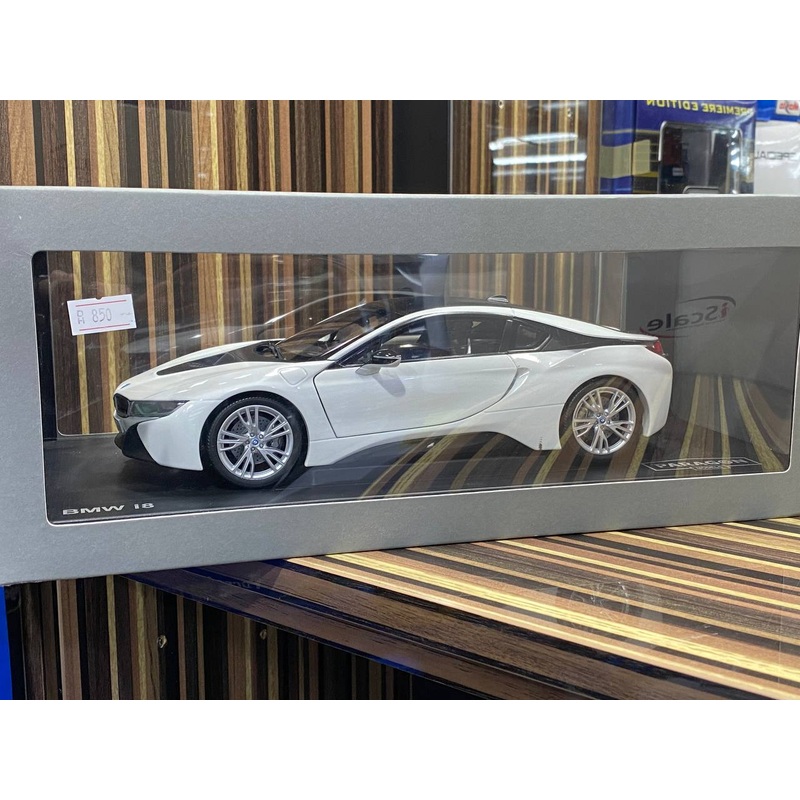 1/18 Diecast BMW I8 Whtie by Paragon Models