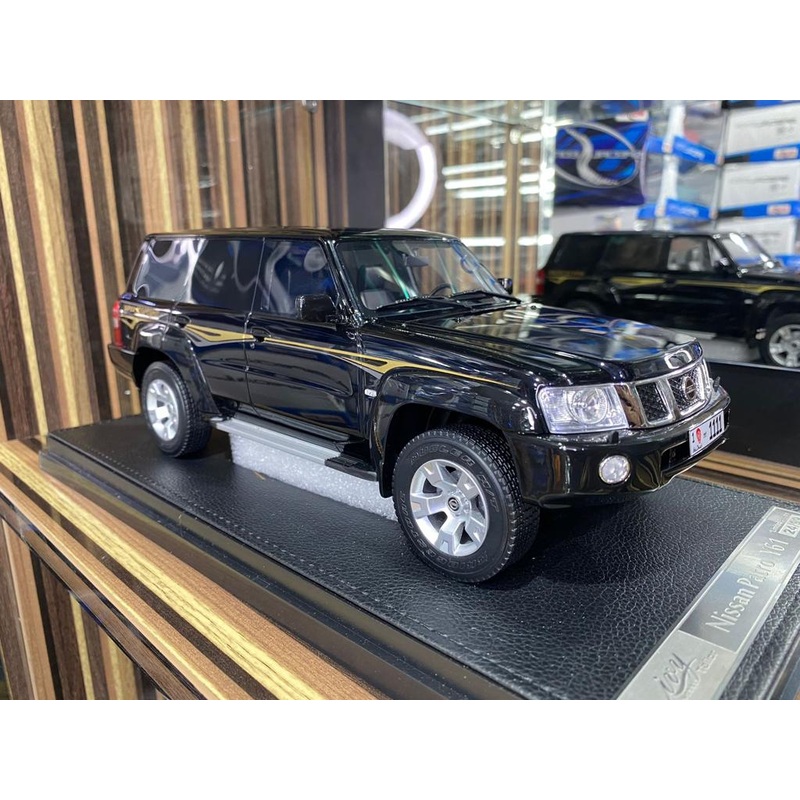 1/18 Diecast Nissan Patrol Safari Y61 Custom Black IVY Models Scale Model Car