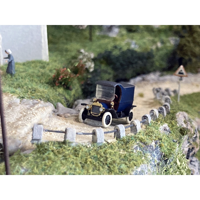 Ready-made Ford Model-T van blue
