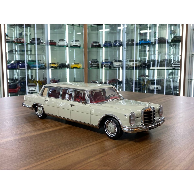 1/18 Diecast Full Opening  NZG Modelle GmbH Dealer Edition Mercedes-Benz 600 Pullman (W100)  White Grey
